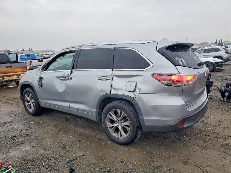 Photo 2 from auction – 2015 TOYOTA HIGHLANDER with VIN 5TDKKRFH6FS045969