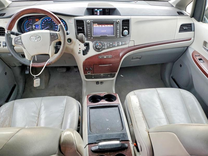 Photo 8 from auction – 2011 TOYOTA SIENNA XLE with VIN 5TDYK3DC3BS047526