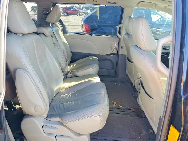 Photo 11 from auction – 2013 TOYOTA SIENNA XLE with VIN 5TDYK3DC0DS313913