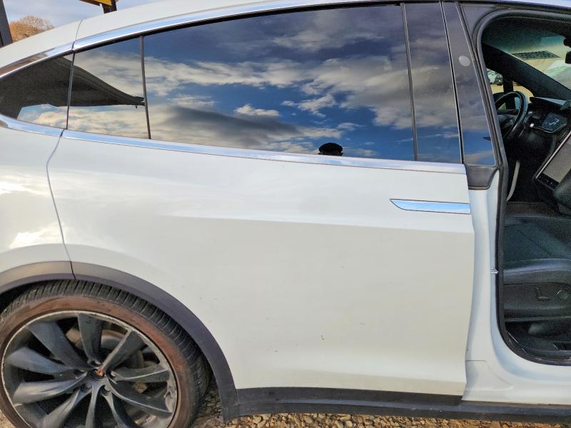 Photo 11 from auction – 2019 TESLA MODEL X with VIN 5YJXCDE20KF196212