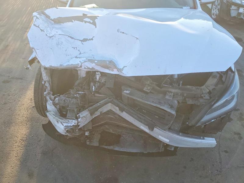 Photo 11 from auction – 2015 HYUNDAI GENESIS with VIN KMHGN4JE0FU084447