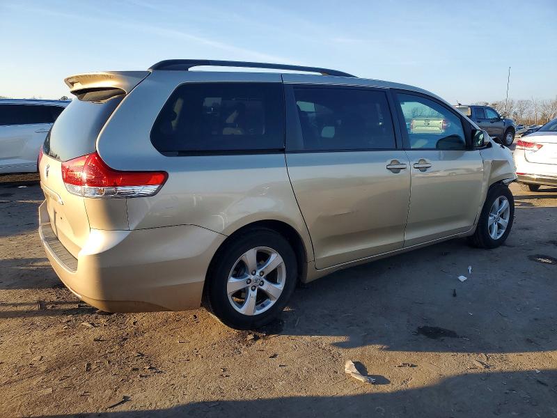 Foto 3 de la subasta – 2014 TOYOTA SIENNA con VIN 5TDKK3DC9ES436701