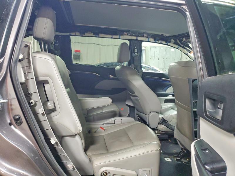 Photo 10 from auction – 2016 TOYOTA HIGHLANDER with VIN 5TDDKRFH5GS248832