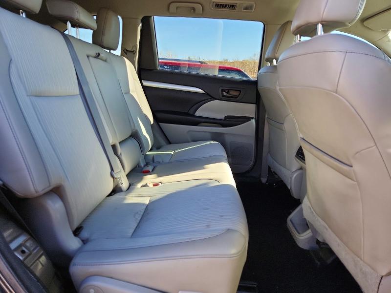 Photo 11 from auction – 2017 TOYOTA HIGHLANDER with VIN 5TDBZRFH6HS420144