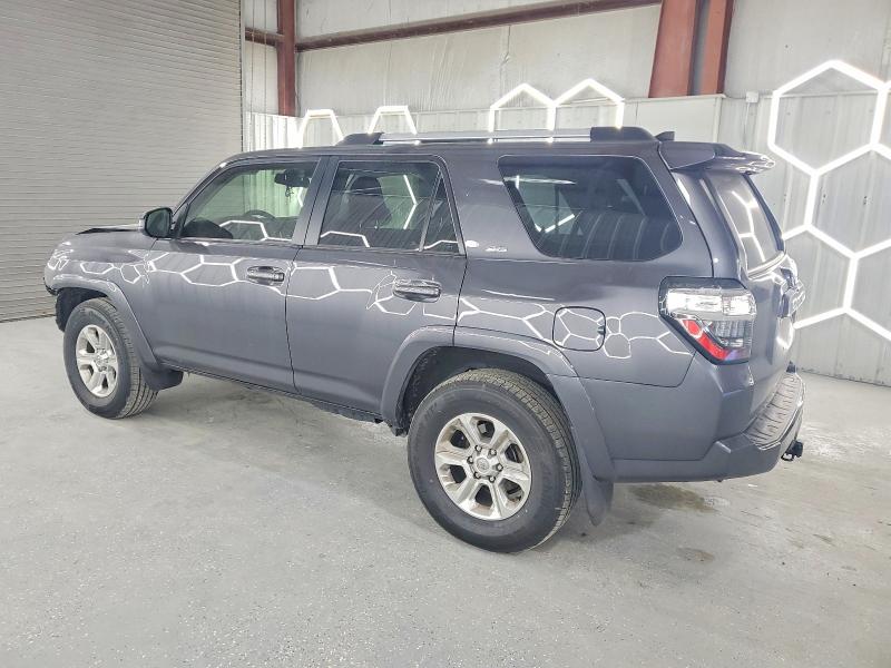 Zdjęcie 2 z aukcji – 2023 TOYOTA 4RUNNER SR z VIN JTEEU5JRXP5285643