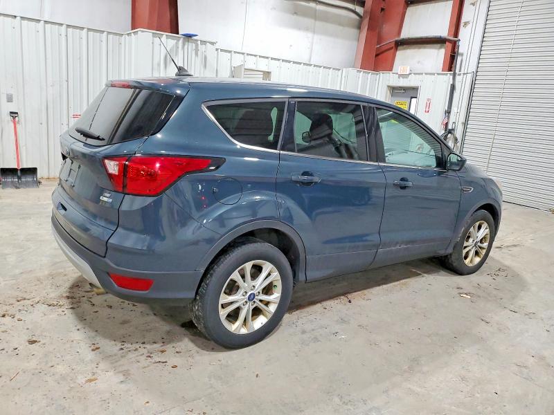 Photo 3 from auction – 2019 FORD ESCAPE SE with VIN 1FMCU9GD5KUA65402