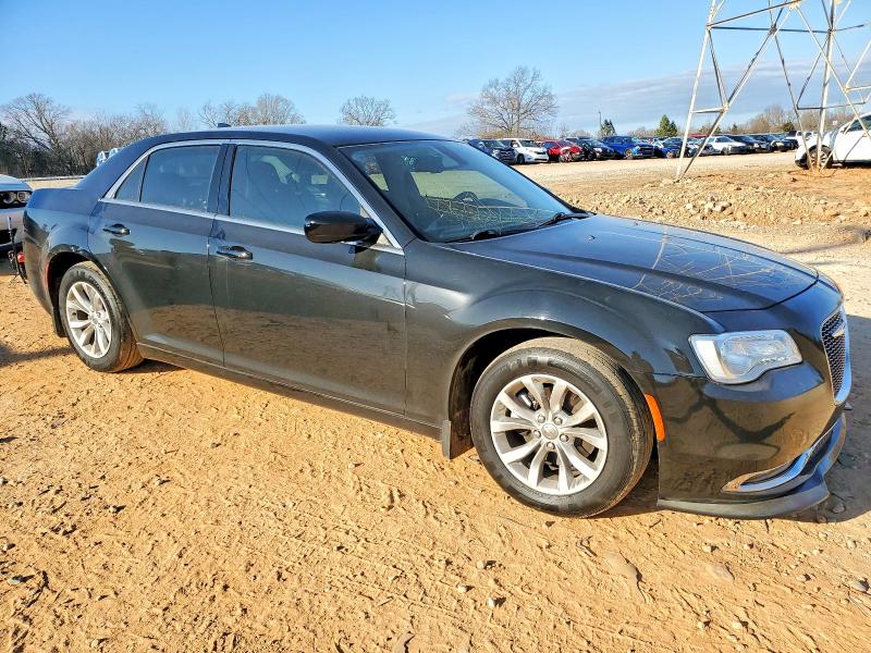 Photo 4 from auction – 2015 CHRYSLER 300 LIMITE with VIN 2C3CCAAGXFH772603