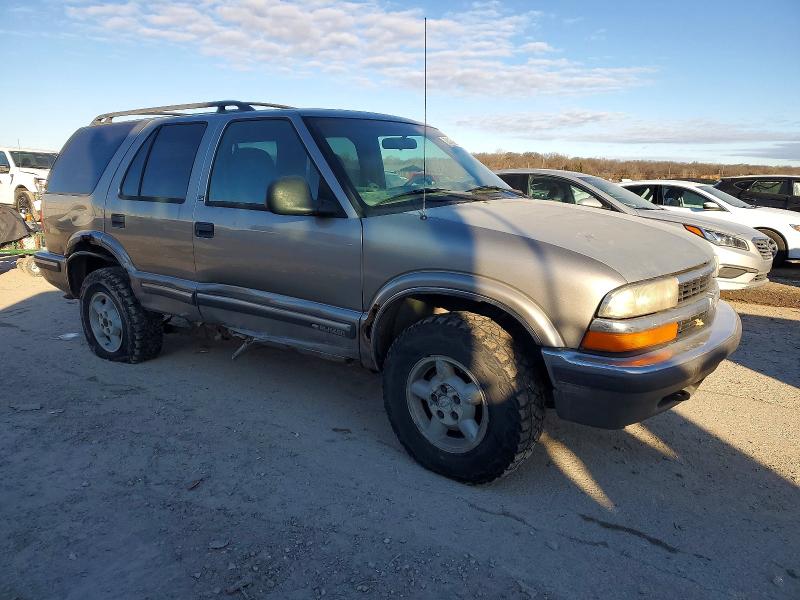 Photo 4 from auction – 1998 CHEVROLET BLAZER with VIN 1GNDT13W1W2287755