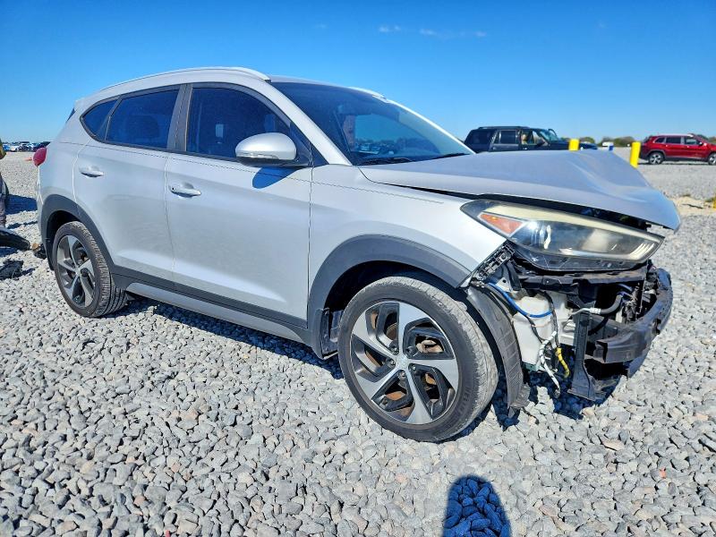 Photo 4 from auction – 2017 HYUNDAI TUCSON LIM with VIN KM8J33A23HU285287