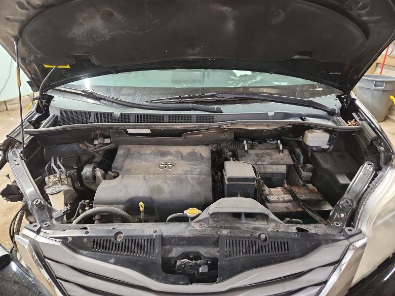 Photo 12 from auction – 2013 TOYOTA SIENNA XLE with VIN 5TDYK3DC8DS318308