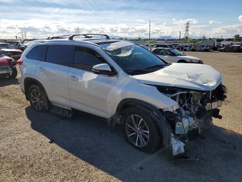 Photo 4 from auction – 2019 TOYOTA HIGHLANDER with VIN 5TDJZRFH2KS579116