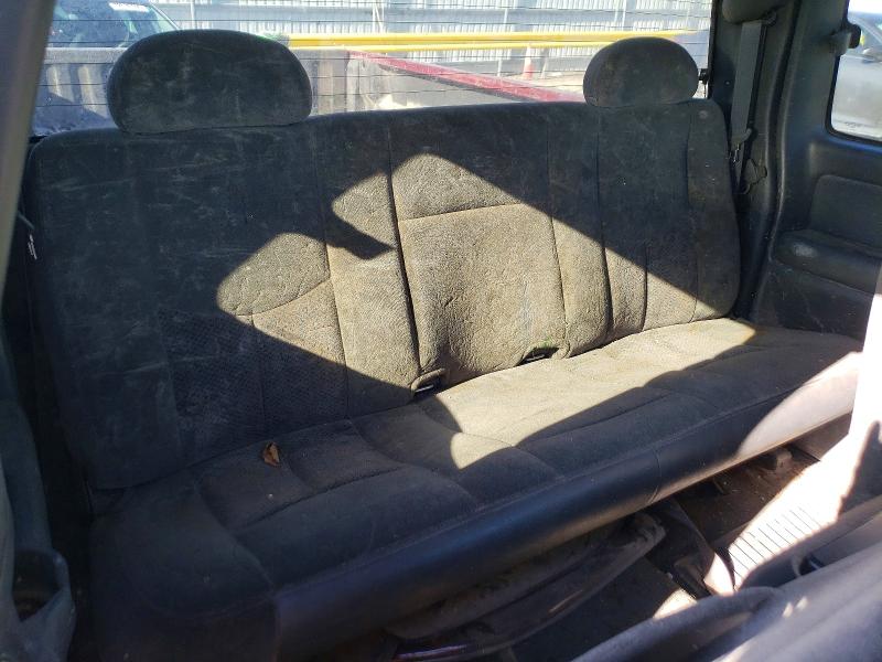 Photo 10 from auction – 2004 CHEVROLET SILVERADO with VIN 2GCEC19T941319729