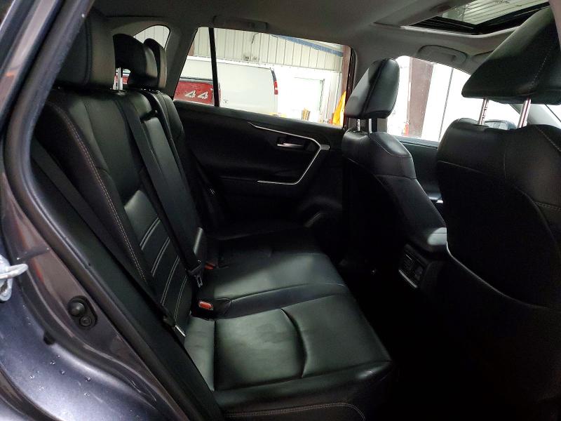 Photo 11 from auction – 2019 TOYOTA RAV4 with VIN 2T3DWRFV6KW003975