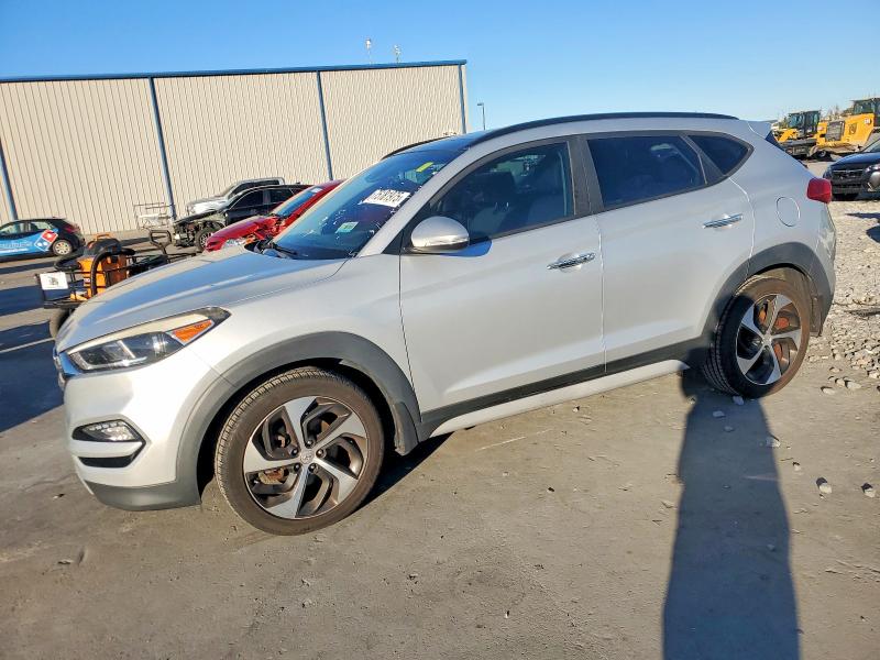 HYUNDAI TUCSON LIM 2017 with VIN KM8J33A28HU538961 - Photo from auction