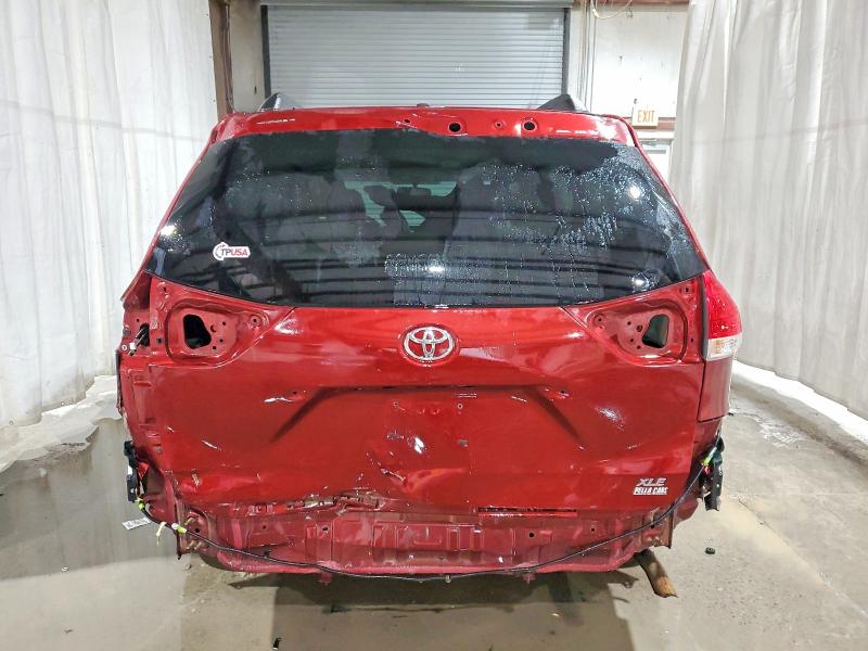 Photo 6 from auction – 2014 TOYOTA SIENNA XLE with VIN 5TDYK3DC2ES441958