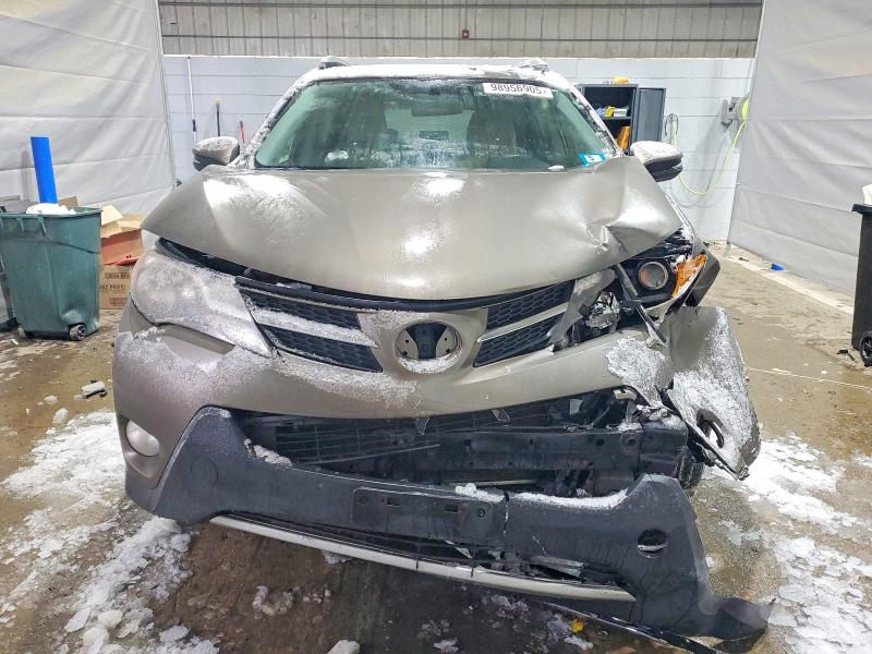 Photo 5 from auction – 2015 TOYOTA RAV4 XLE with VIN JTMRFREVXFD128018