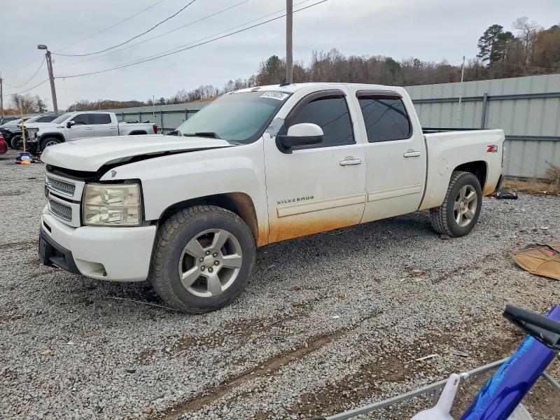 CHEVROLET SILVERADO 2011 with VIN 3GCPKTE31BG387413 - Photo from auction