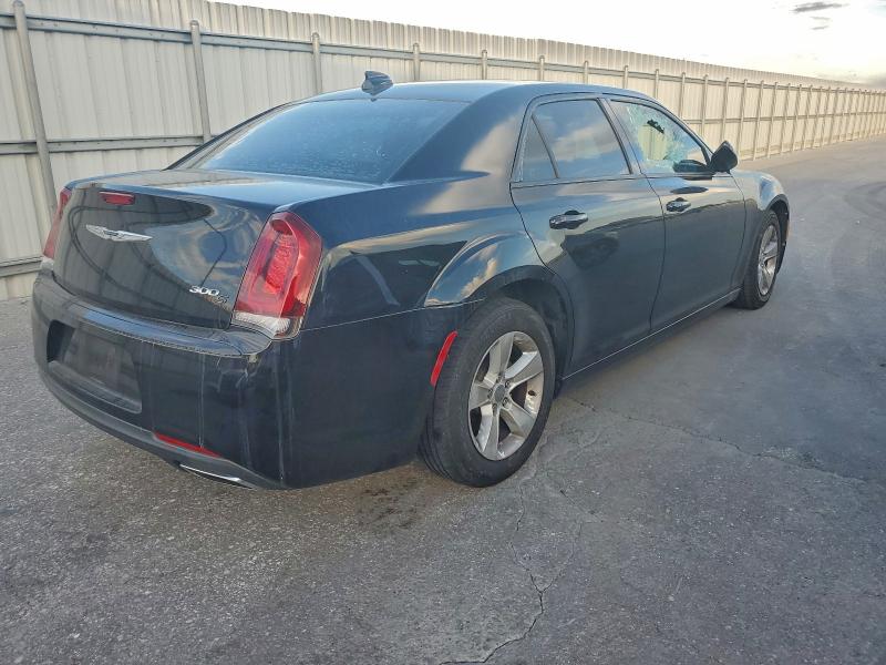 Photo 3 from auction – 2017 CHRYSLER 300 S with VIN 2C3CCABG9HH662756