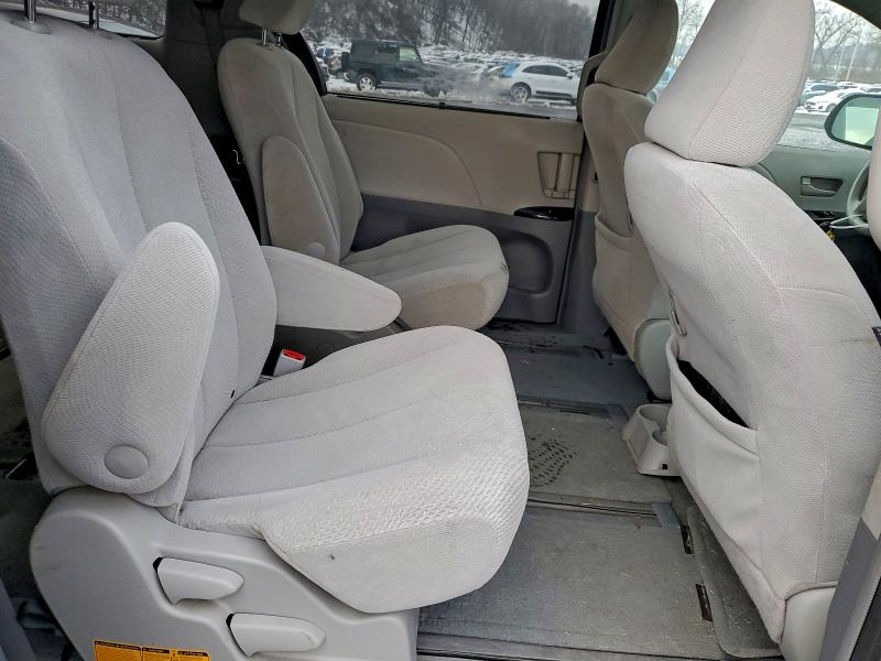 Photo 11 from auction – 2011 TOYOTA SIENNA LE with VIN 5TDJK3DC7BS021433