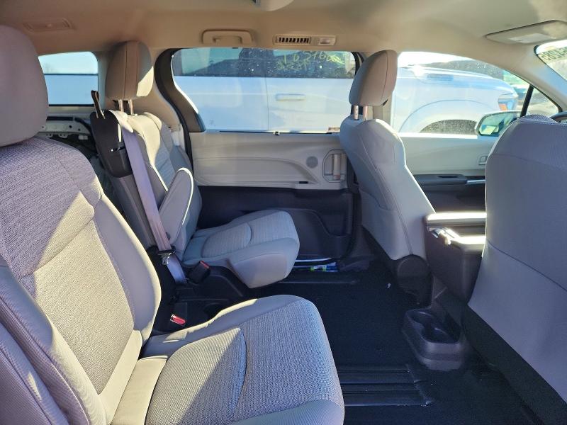 Photo 11 from auction – 2022 TOYOTA SIENNA LE with VIN 5TDKRKEC3NS118934