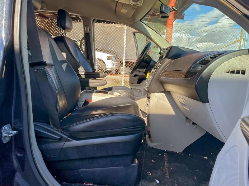 Photo 5 from auction – 2014 CHRYSLER TOWN & COU with VIN 2C4RC1BG7ER438140