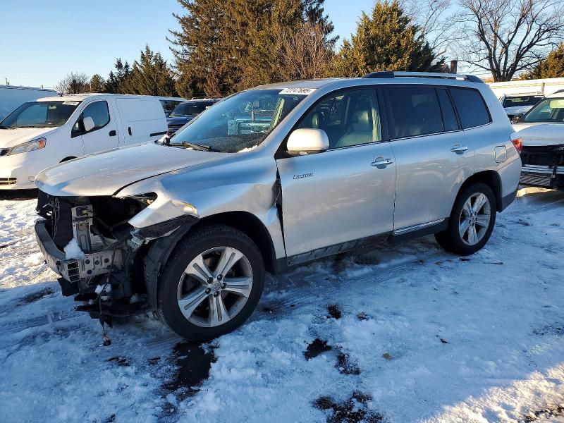 TOYOTA HIGHLANDER 2012 with VIN 5TDDK3EH5CS138498 - Photo from auction