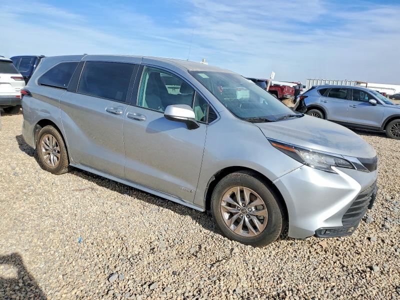 Photo 4 from auction – 2021 TOYOTA SIENNA LE with VIN 5TDKSKFC8MS036585