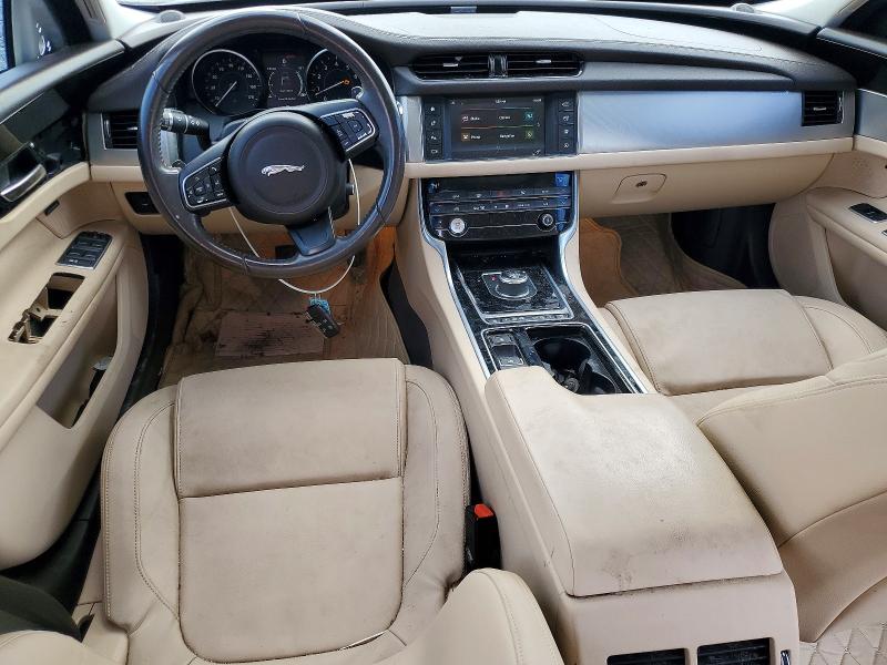 Photo 8 from auction – 2018 JAGUAR XF PREMIUM with VIN SAJBD4FX3JCY55561