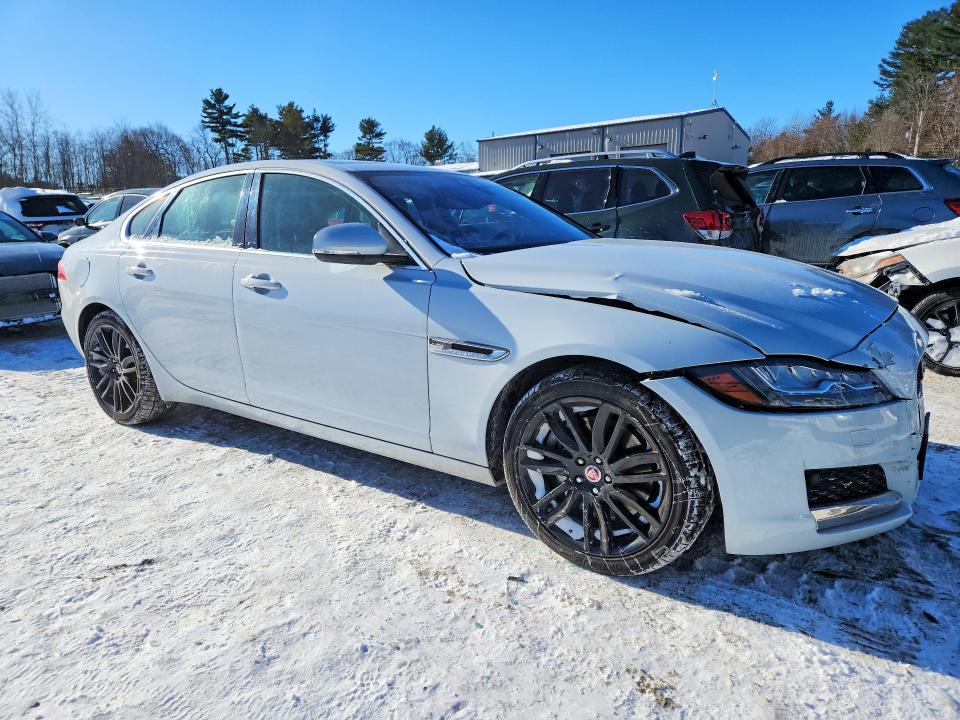 Photo 4 from auction – 2018 JAGUAR XF PORTFOL with VIN SAJBN4EV0JCY53845