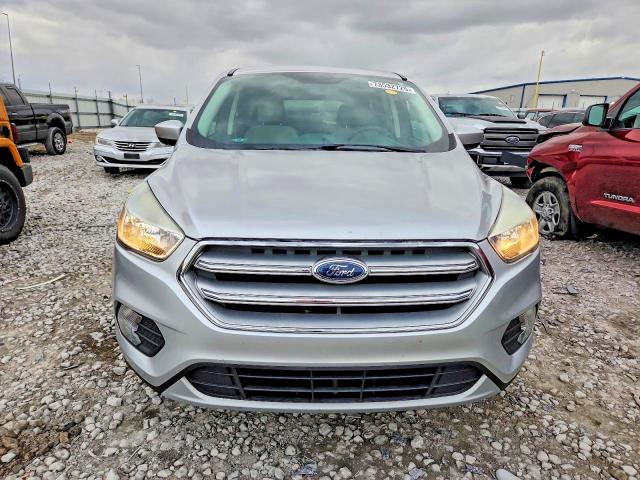 Photo 5 from auction – 2017 FORD ESCAPE SE with VIN 1FMCU9GD3HUC28511