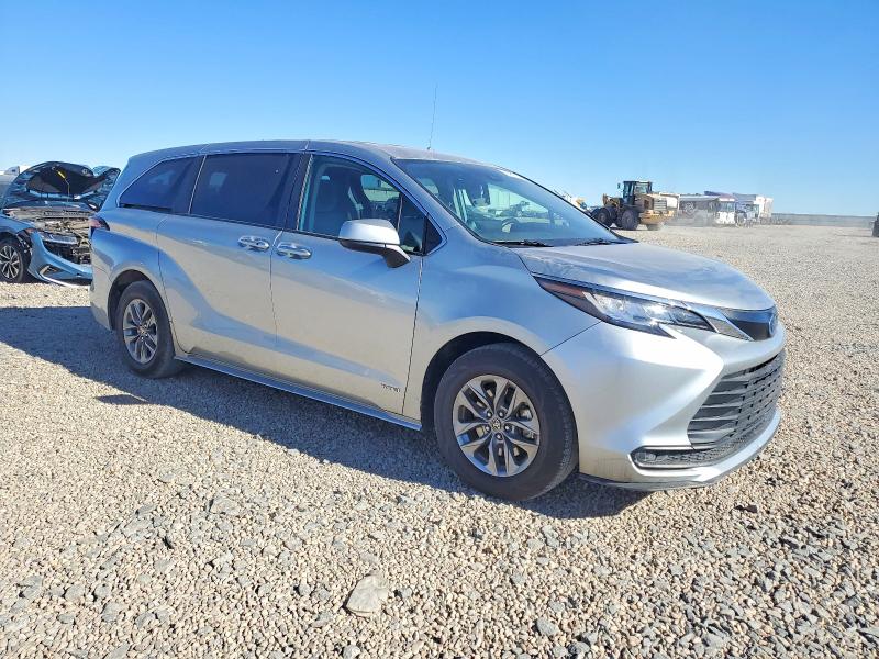 Photo 4 from auction – 2021 TOYOTA SIENNA LE with VIN 5TDKSKFC3MS035778