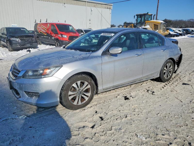 HONDA ACCORD LX 2015 with VIN 1HGCR2F3XFA173559 - Photo from auction