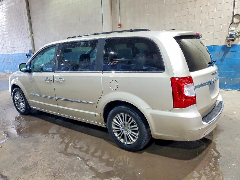 Photo 2 from auction – 2014 CHRYSLER TOWN & COU with VIN 2C4RC1CG7ER248966
