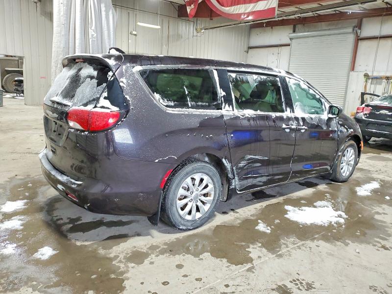 Photo 3 from auction – 2017 CHRYSLER PACIFICA with VIN 2C4RC1DG3HR552430