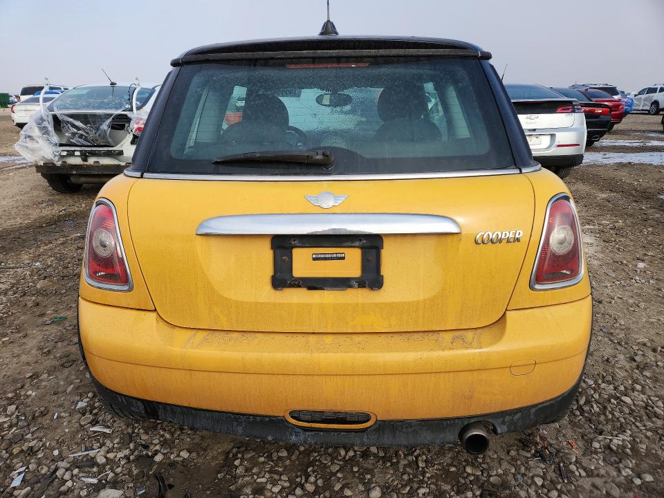 Photo 6 from auction – 2007 MINI COOPER with VIN WMWMF33547TT57616