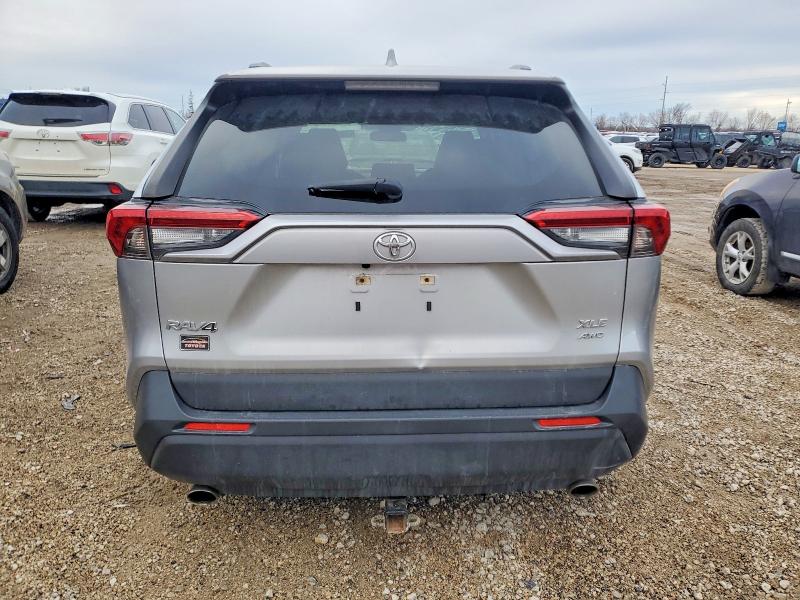 Photo 6 from auction – 2019 TOYOTA RAV4 XLE with VIN JTMP1RFV4KJ017478