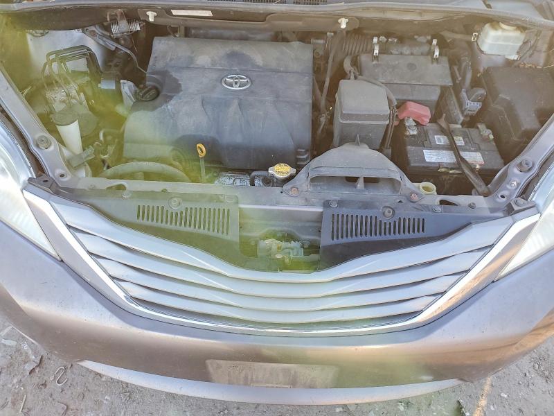 Photo 12 from auction – 2011 TOYOTA SIENNA XLE with VIN 5TDYK3DC9BS166987