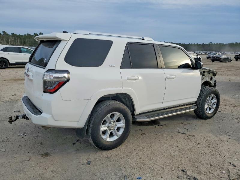 Photo 3 from auction – 2017 TOYOTA 4RUNNER SR with VIN JTEBU5JR5H5418801