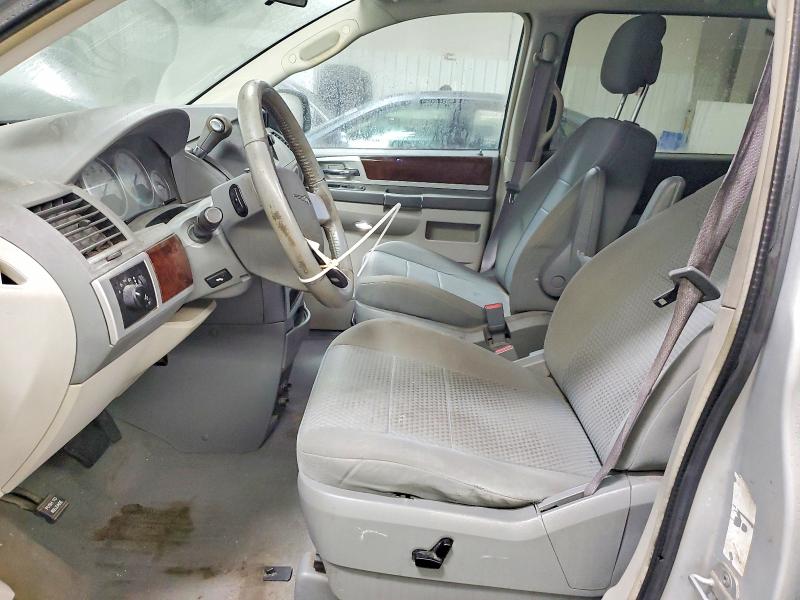 Photo 7 from auction – 2010 CHRYSLER TOWN & COU with VIN 2A4RR5D1XAR373268