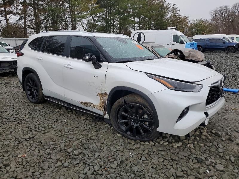 Photo 4 from auction – 2024 TOYOTA HIGHLANDER with VIN 5TDKDRAH1RS541087