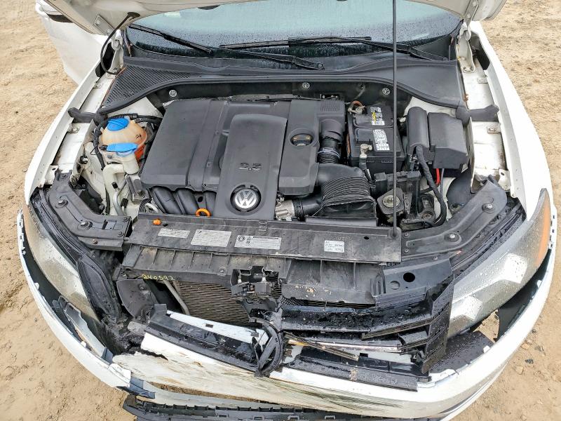 Photo 11 from auction – 2013 VOLKSWAGEN PASSAT S with VIN 1VWAP7A3XDC050830