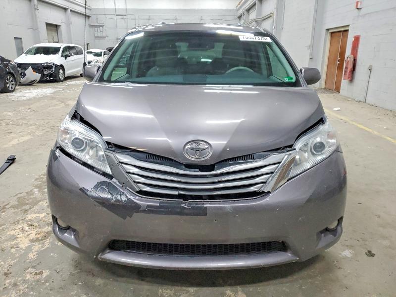 Photo 5 from auction – 2014 TOYOTA SIENNA XLE with VIN 5TDYK3DC9ES418905