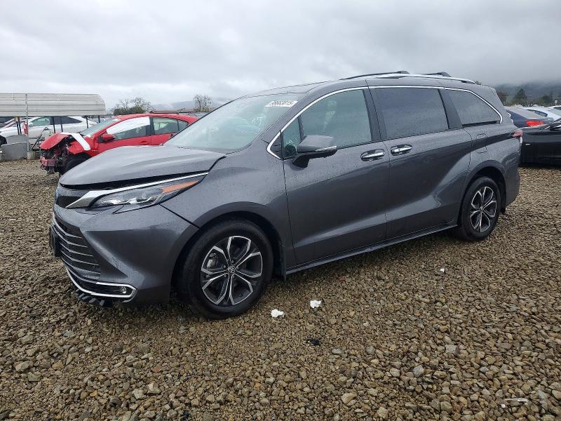 TOYOTA SIENNA LIM 2025 with VIN 5TDESKFC2SS159325 - Photo from auction