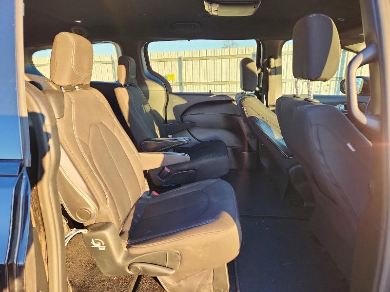 Photo 11 from auction – 2018 CHRYSLER PACIFICA T with VIN 2C4RC1FGXJR362000