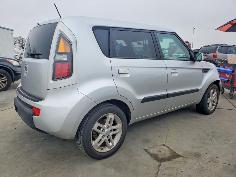 Photo 3 from auction – 2010 KIA SOUL + with VIN KNDJT2A23A7107561