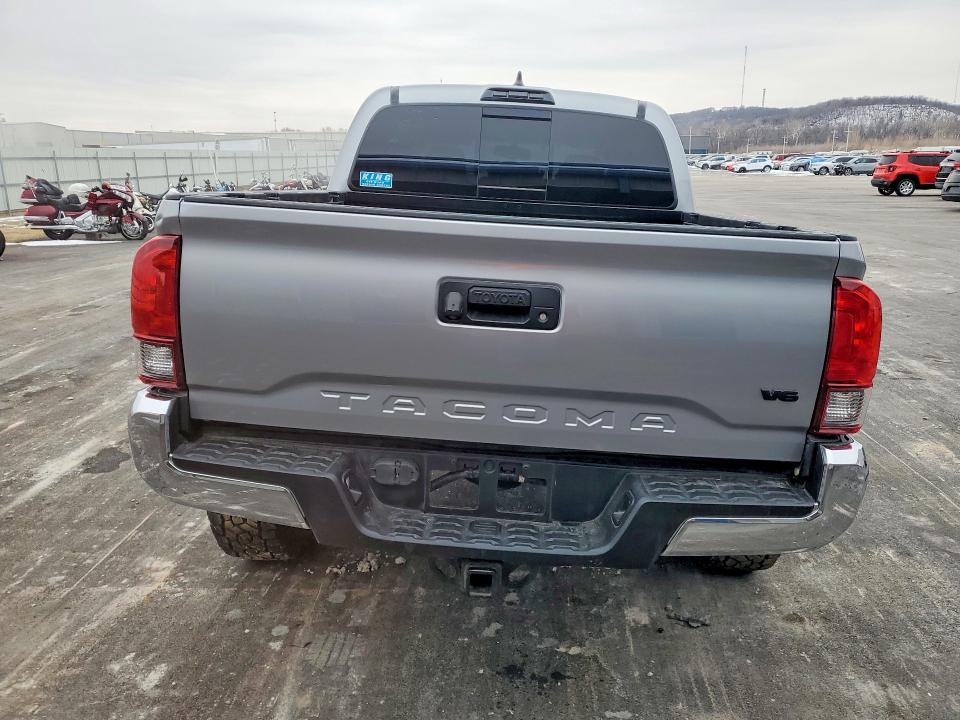 Photo 6 from auction – 2017 TOYOTA TACOMA with VIN 5TFCZ5AN3HX080343