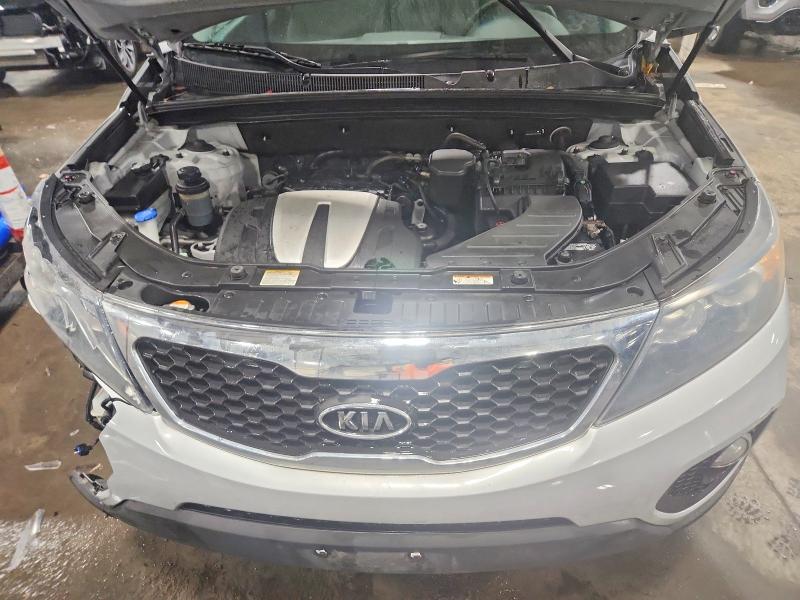 Photo 12 from auction – 2011 KIA SORENTO with VIN 5XYKT4A22BG183339