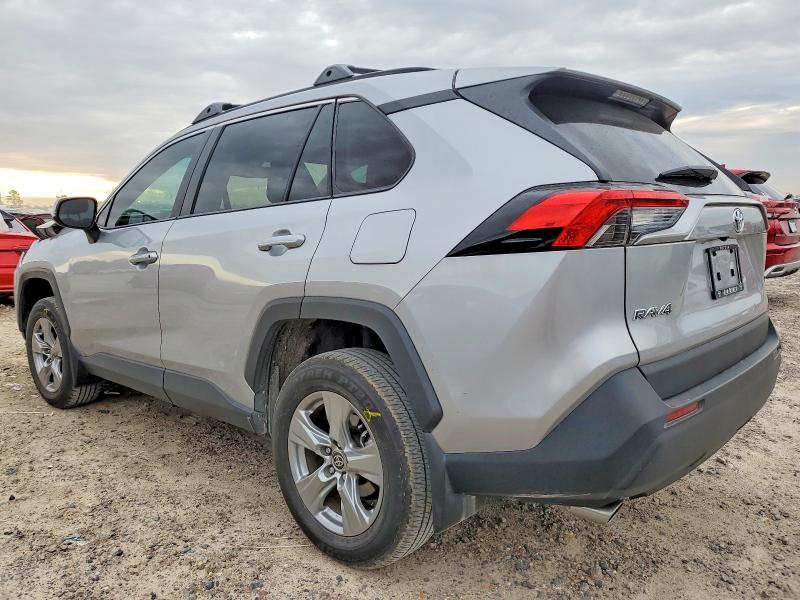 Photo 2 from auction – 2024 TOYOTA RAV4 XLE with VIN 2T3W1RFV4RC262564