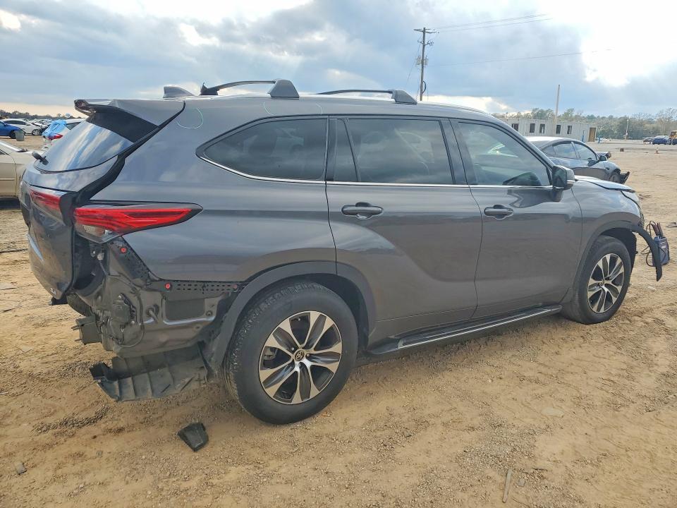 Photo 3 from auction – 2021 TOYOTA HIGHLANDER with VIN 5TDGZRAH8MS060205