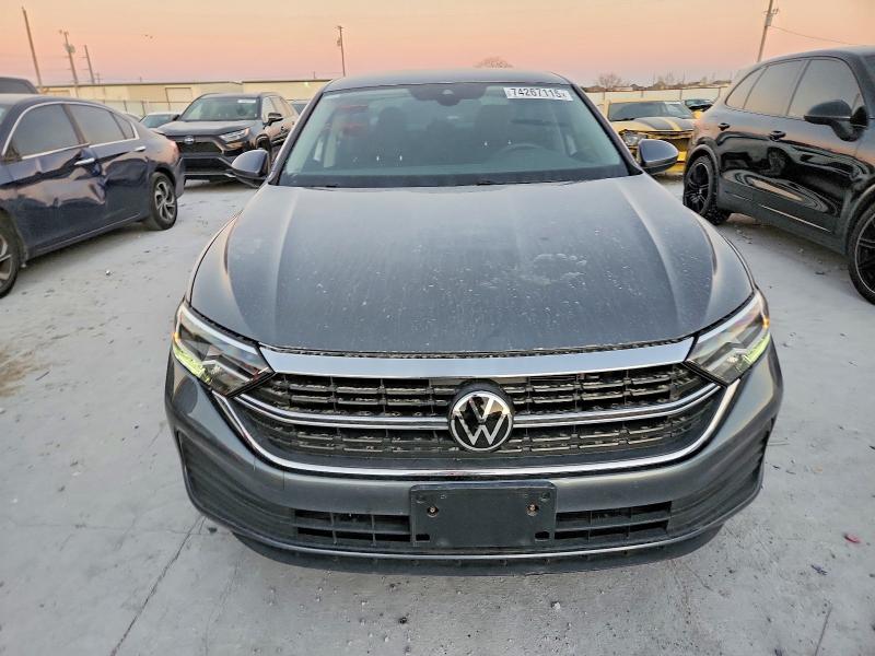 Photo 5 from auction – 2024 VOLKSWAGEN JETTA with VIN 3VW5M7BU6RM045938